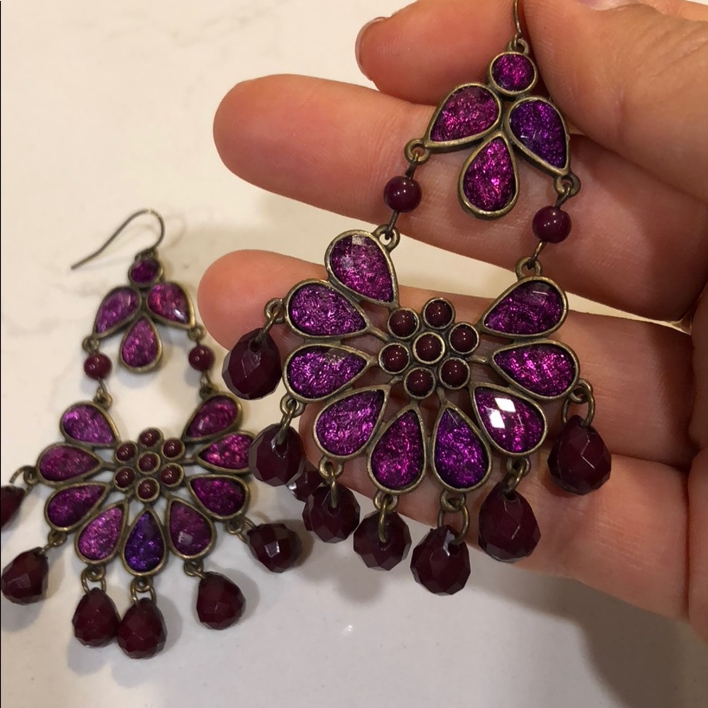 Purple feather dangle hoop vintage earrings - Picture 2 of 7